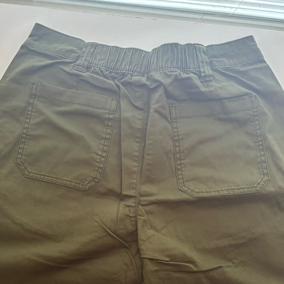 Old Navy High-Rise Chino Pants in Olive Green - Picture 7 of 10